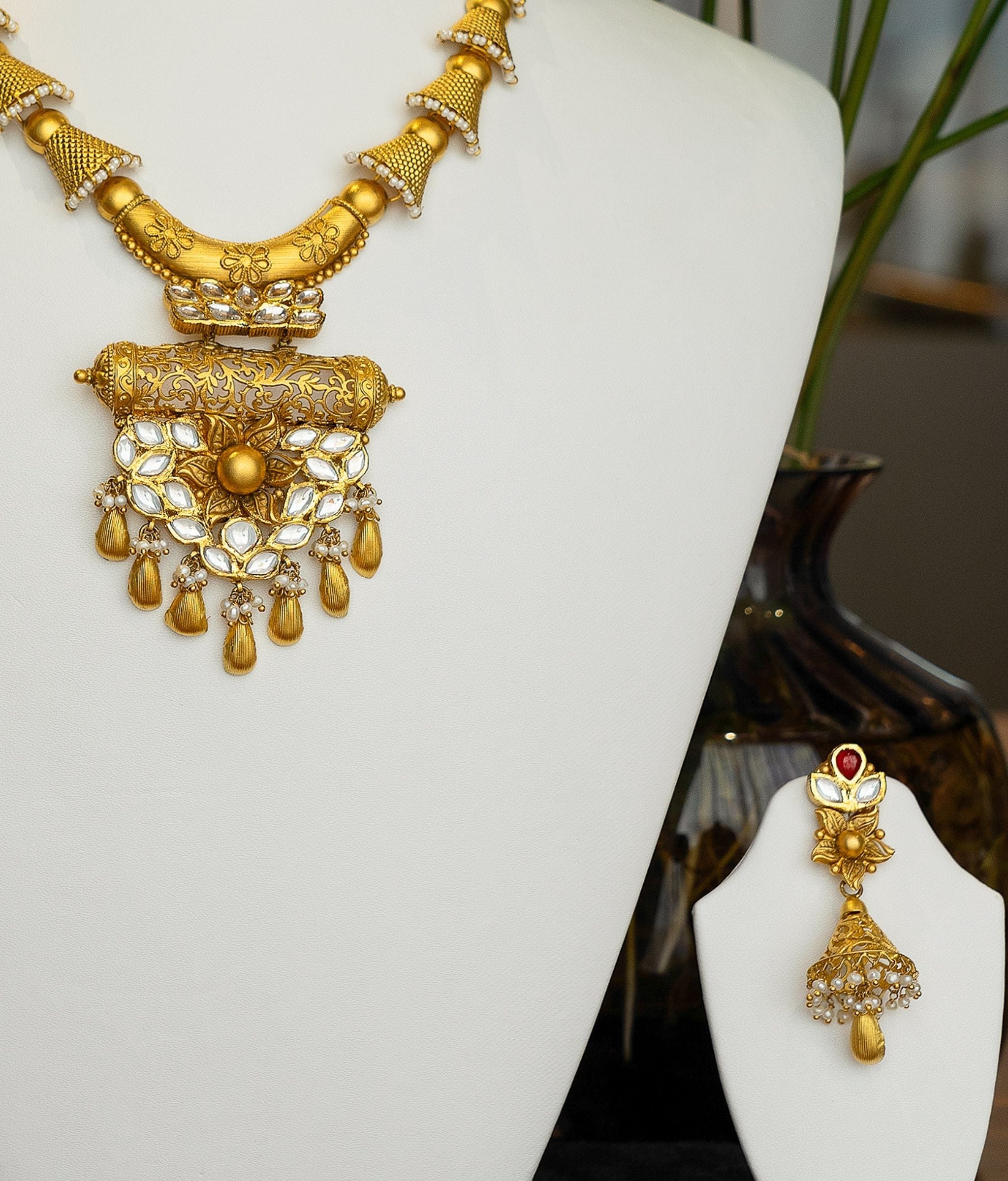 Nidhi 22kt Gold Necklace Set