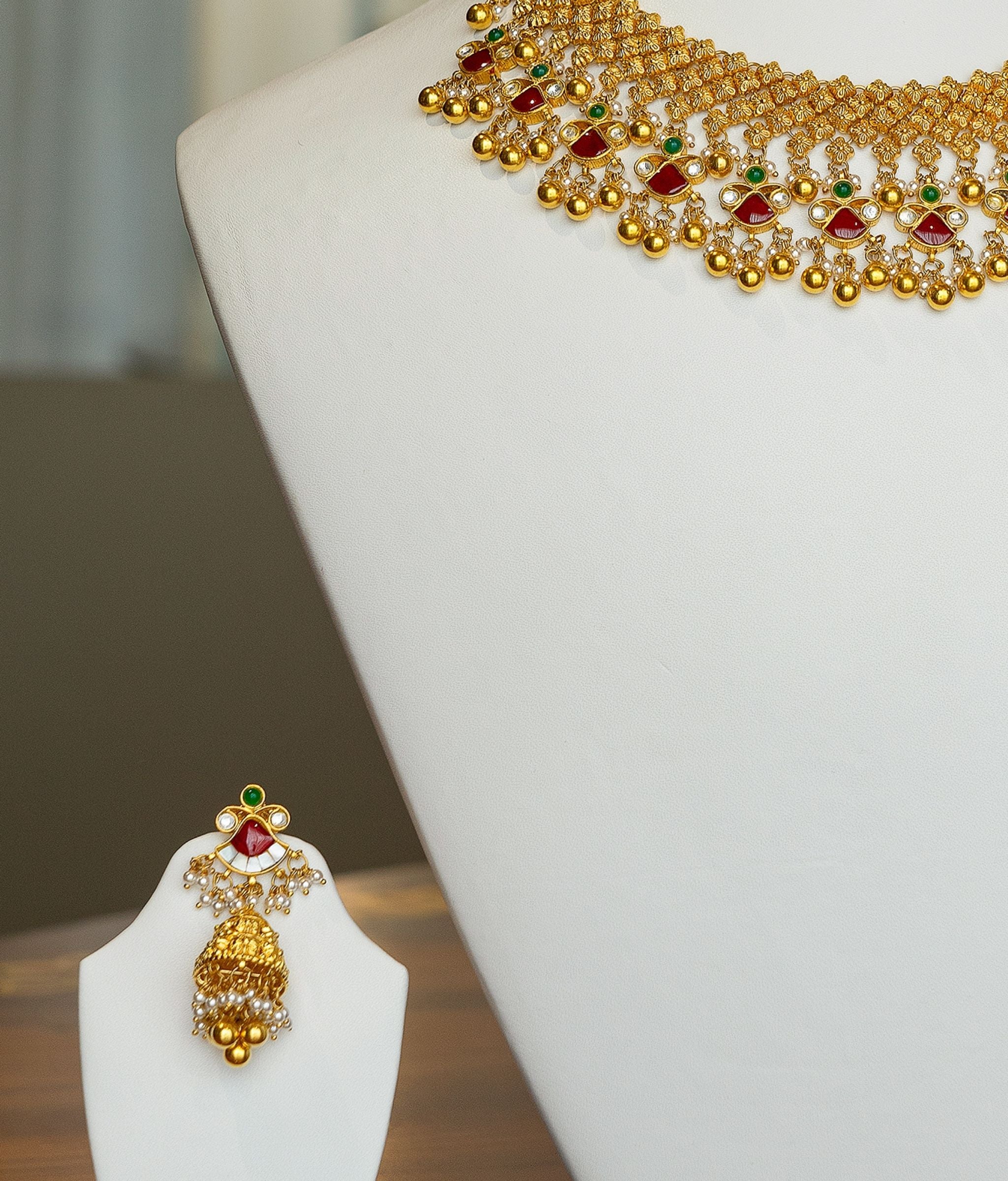 Veena 22kt Gold Choker Set