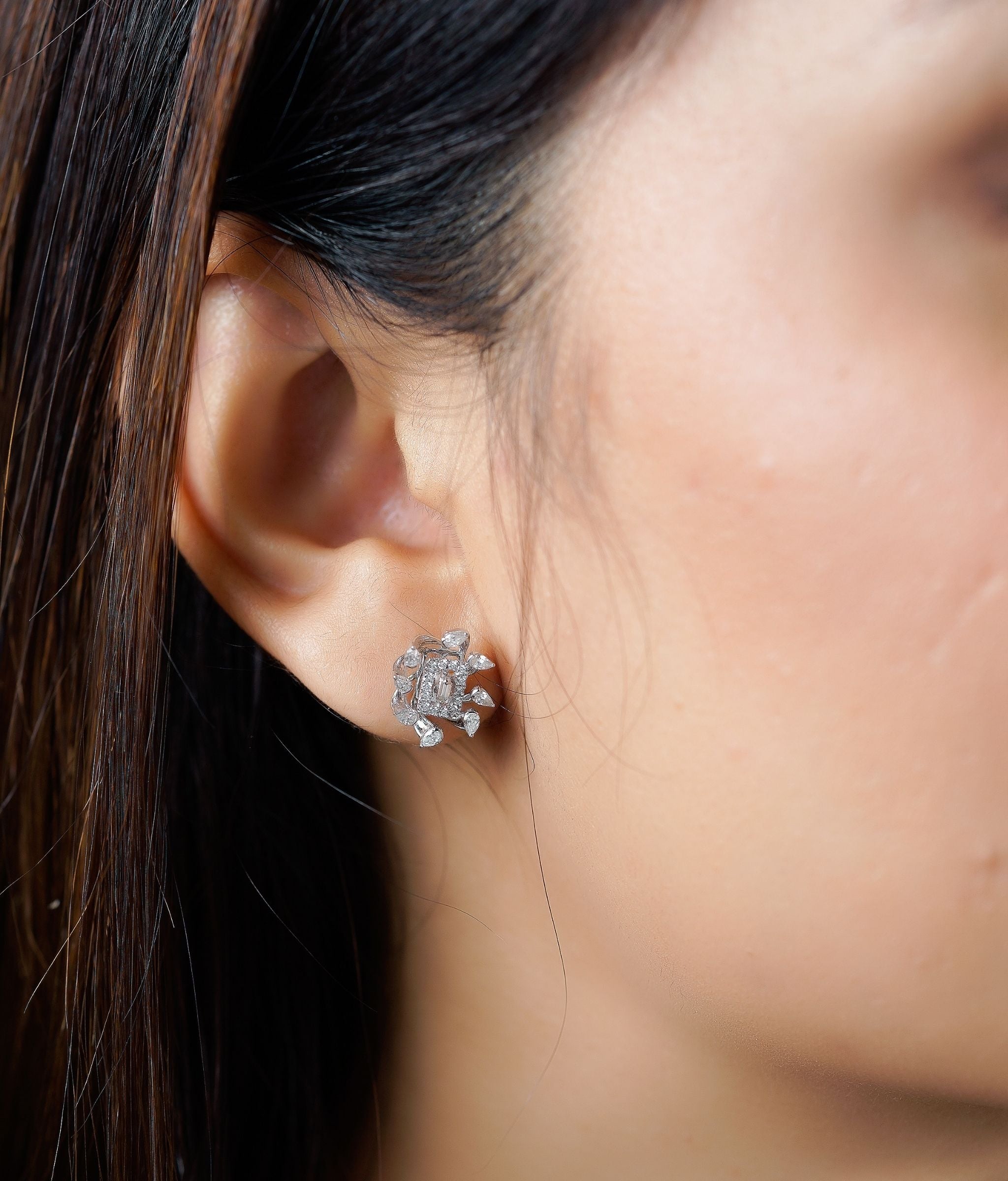 Corsage White Gold & Diamond Earrings