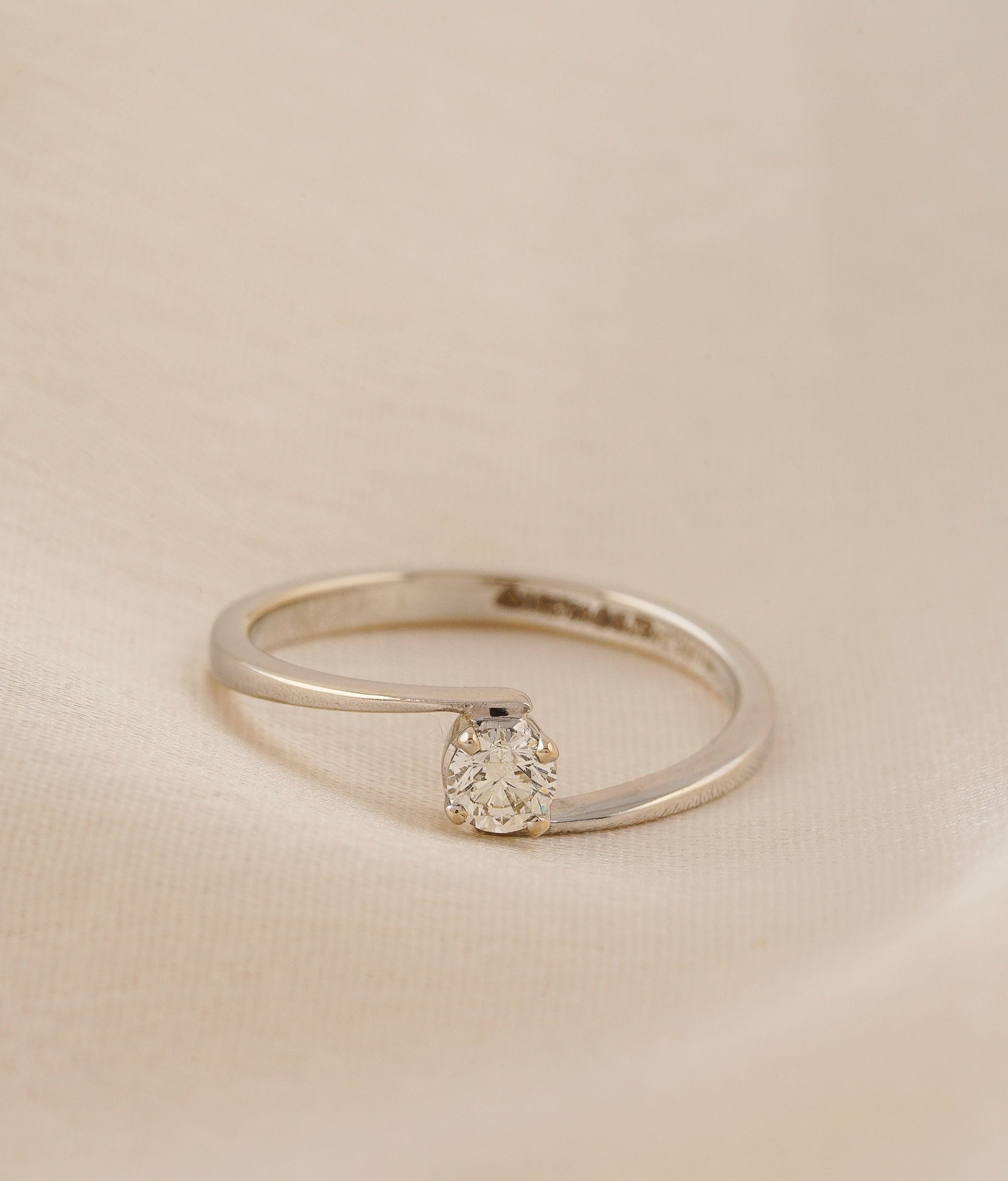 Petal White Gold & Diamond Ring
