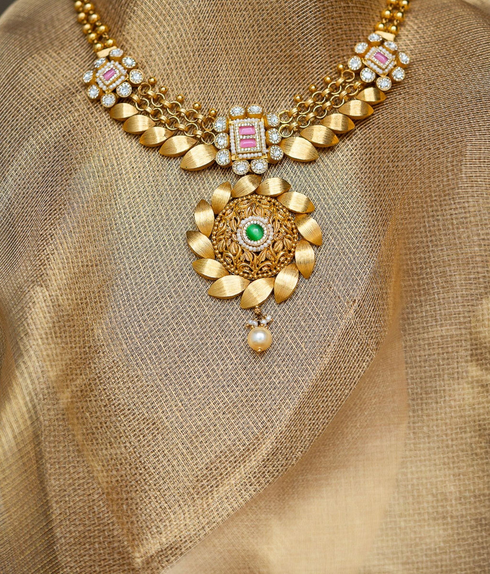 Vinita 22K Gold Necklace Set