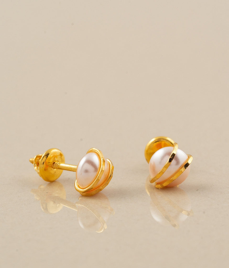 22k Gold Pearlglow Stud Earrings