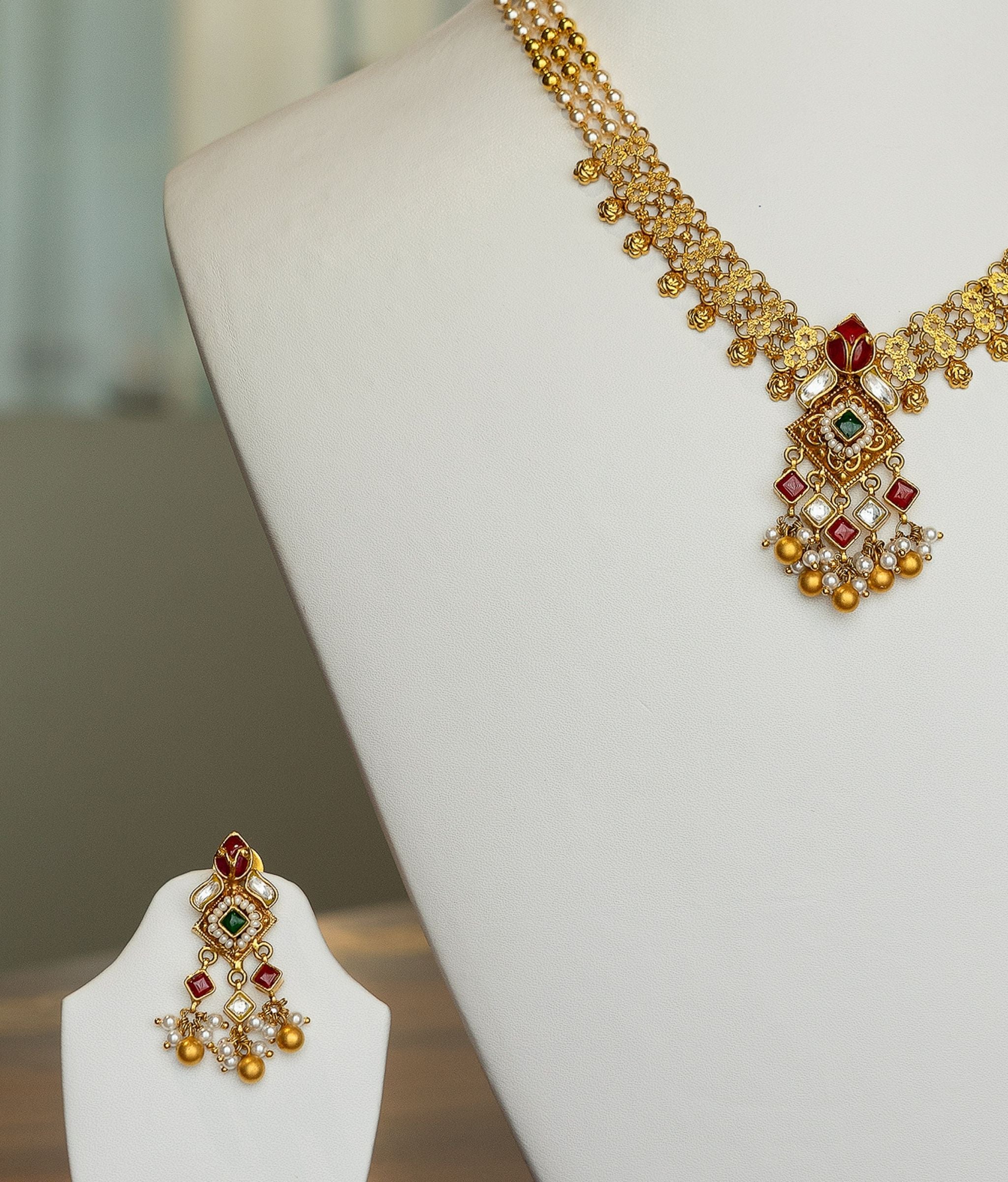 Raagini 22kt Gold Choker Set