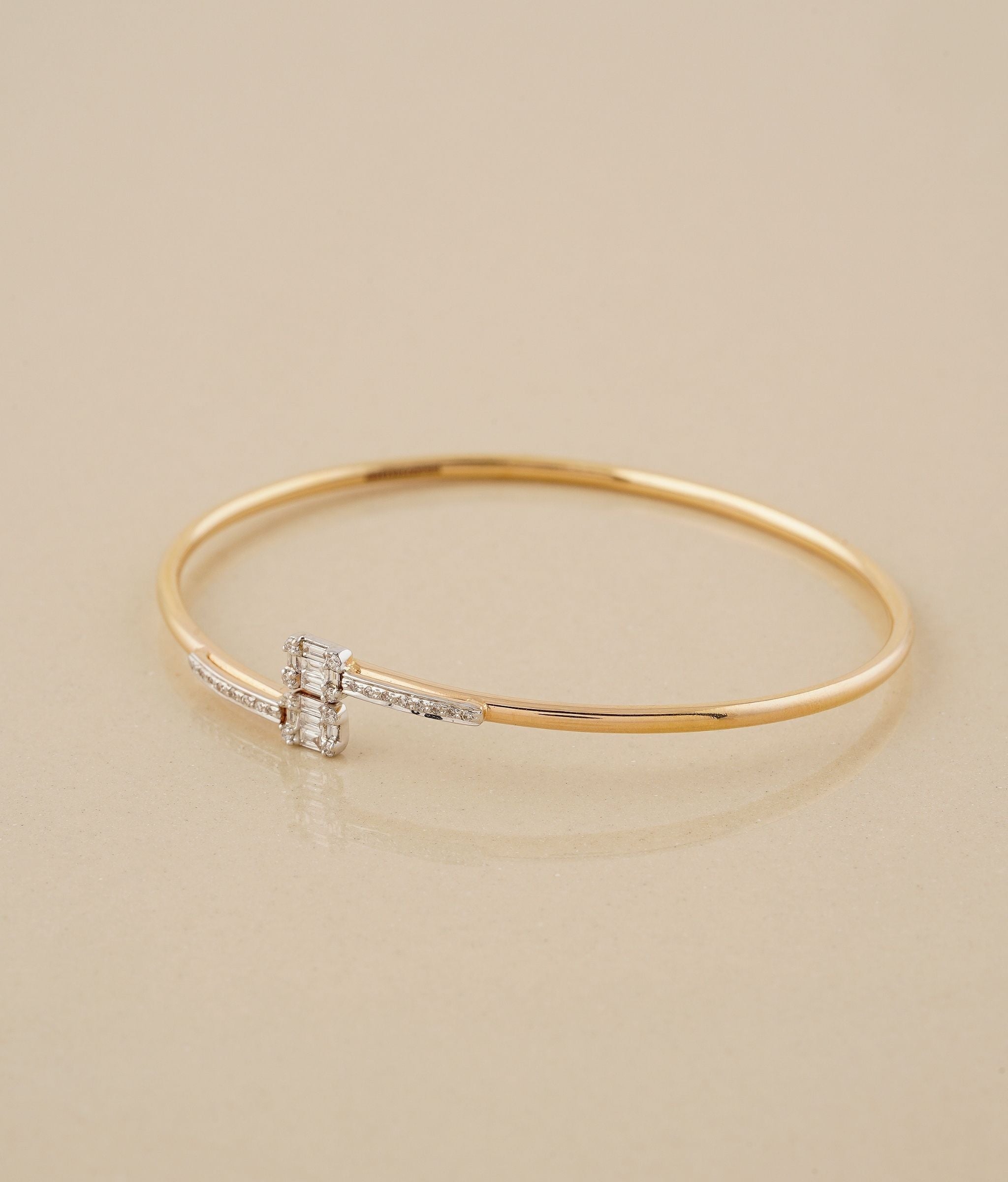 Dhoop 18K Gold Diamond Bracelet