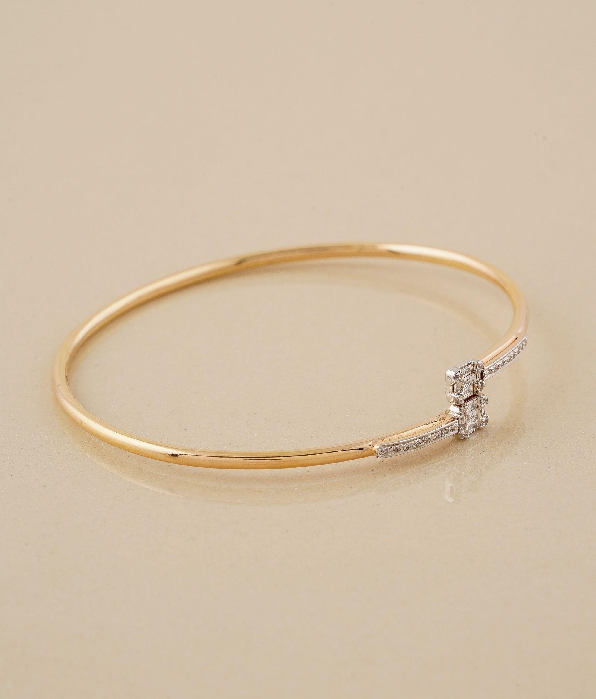 Dhoop 18K Gold Diamond Bracelet