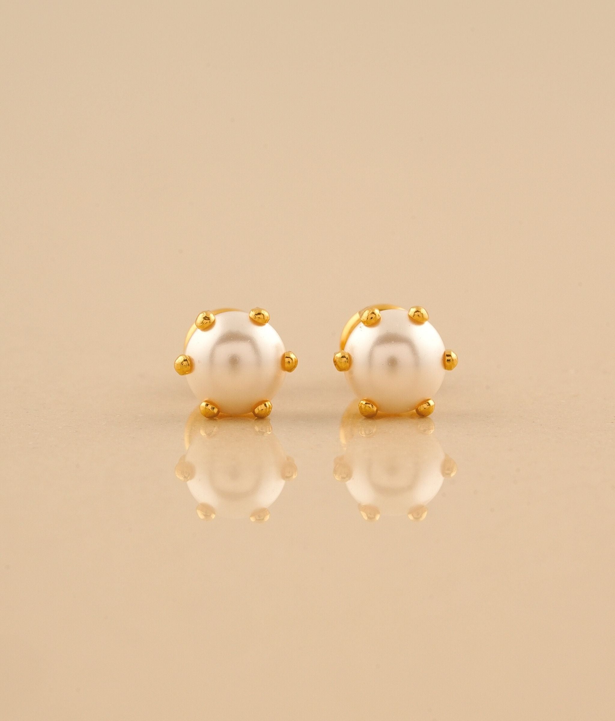Dot 22kt Gold Pearl Studs