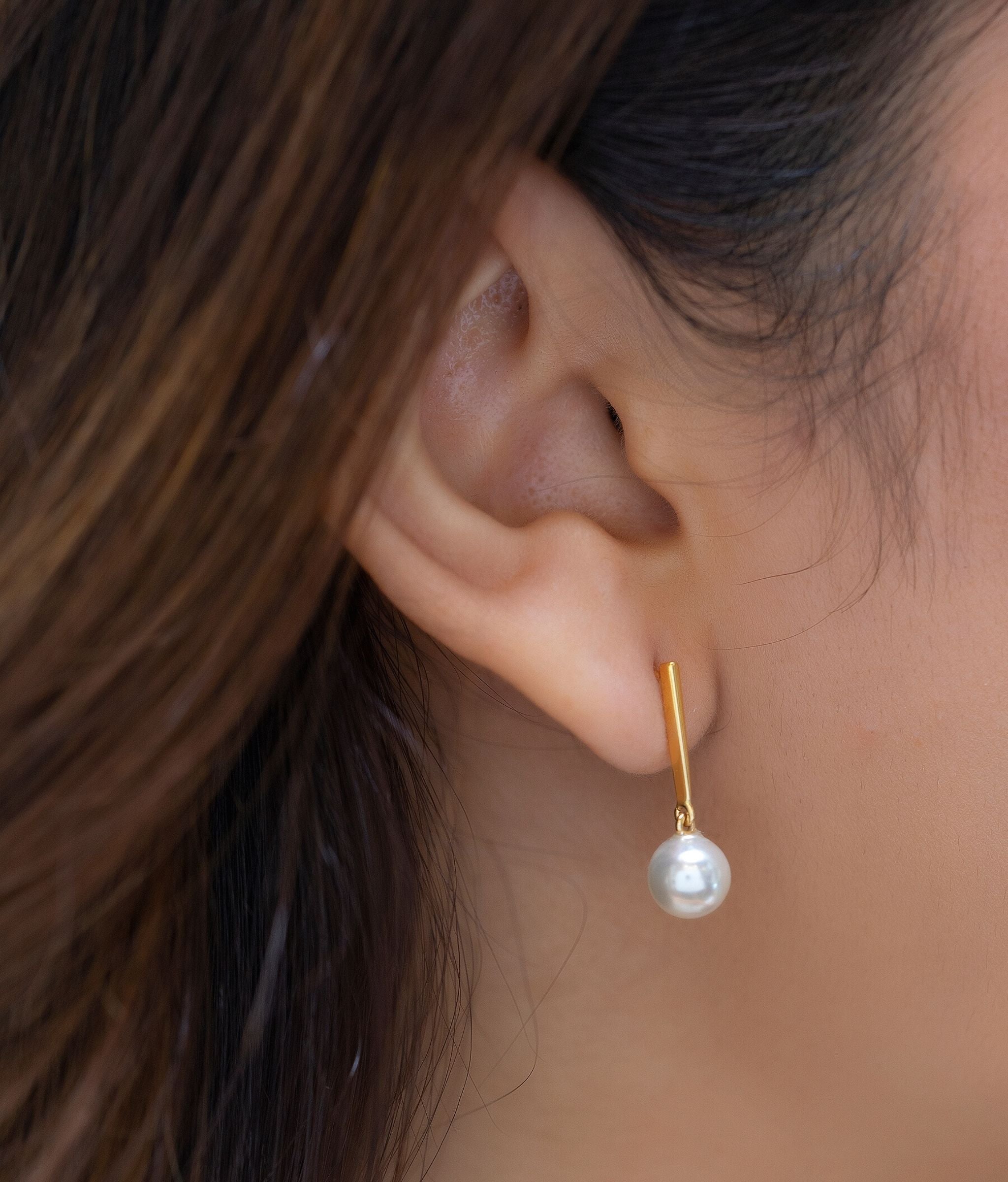 18k Gold Dove Pearl Earrings