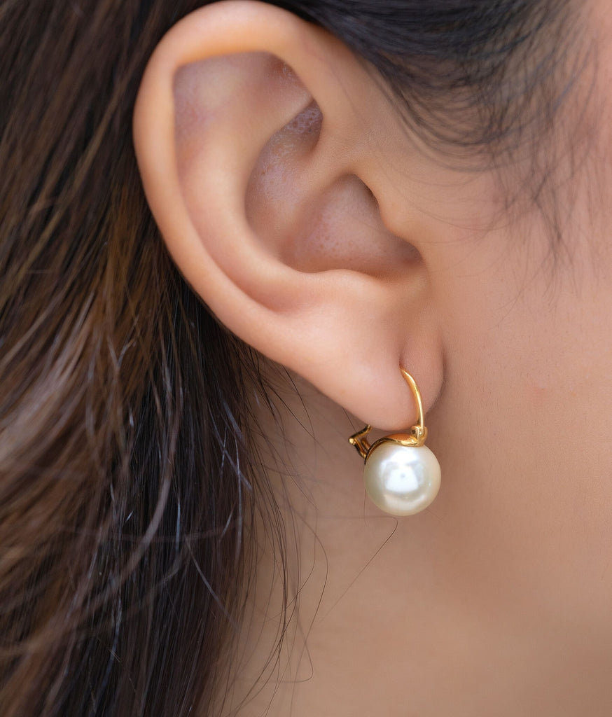 Fire & Ice 18kt Gold Pearl Earrings