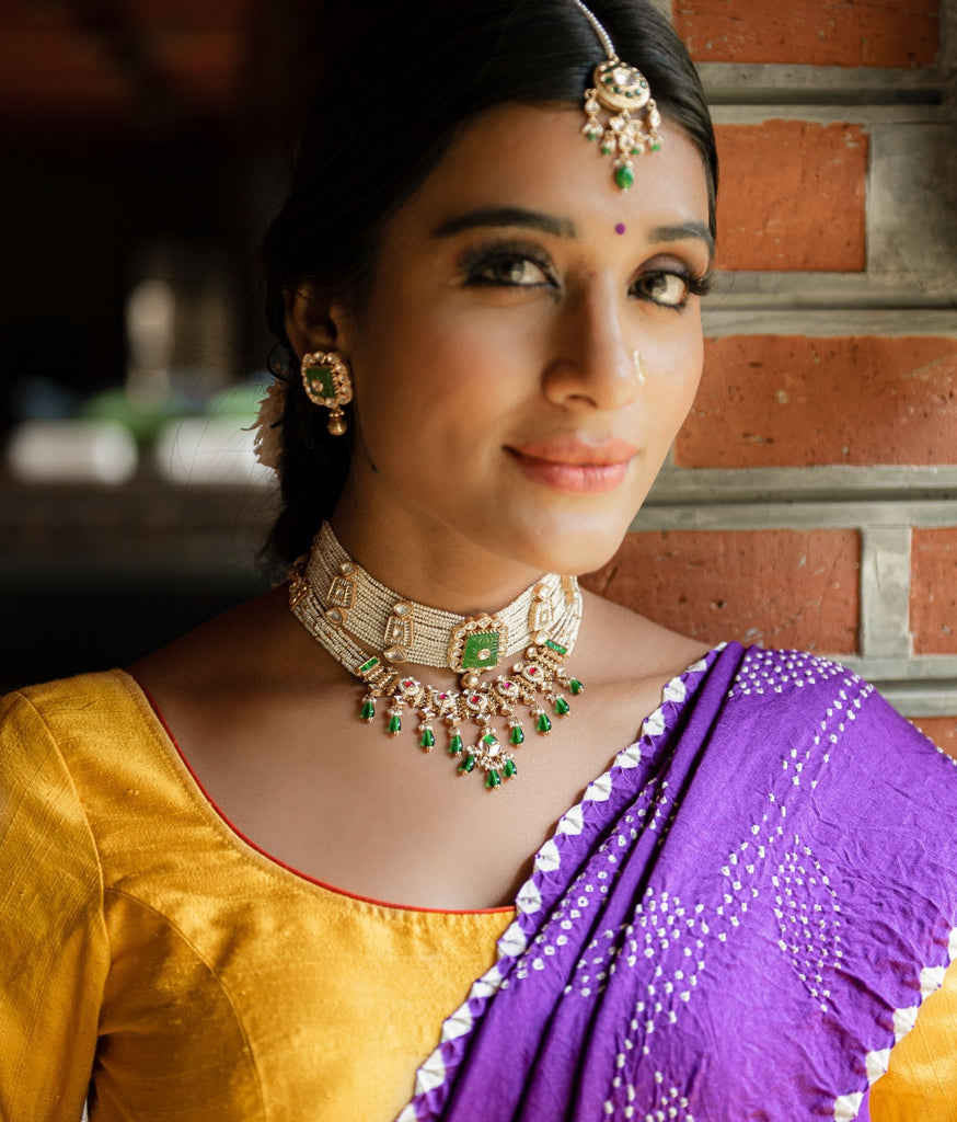Gold choker necklace clearance with saree