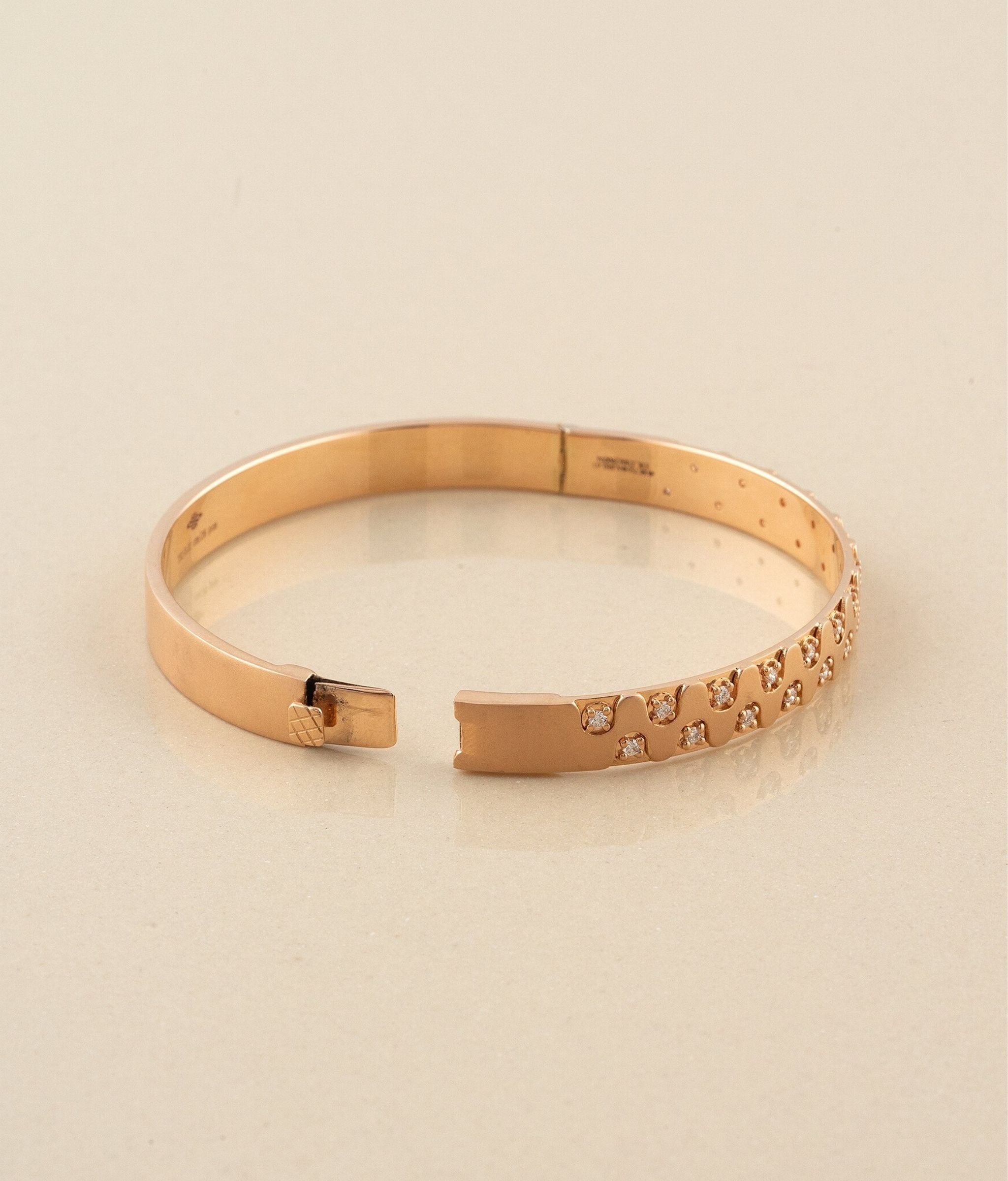 Nora 18K Gold Diamond Bangle
