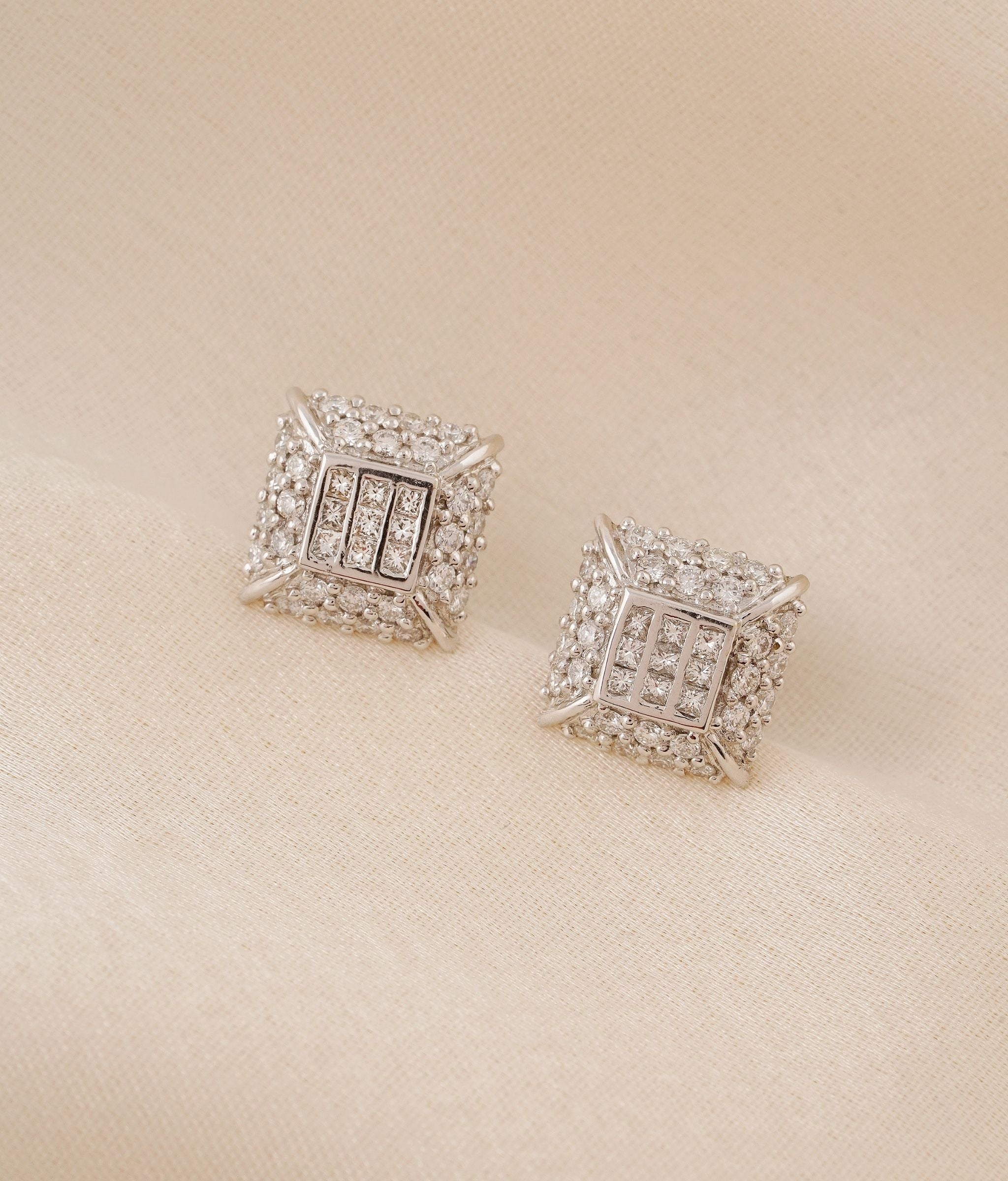 Pihu White Gold & Diamond Earrings