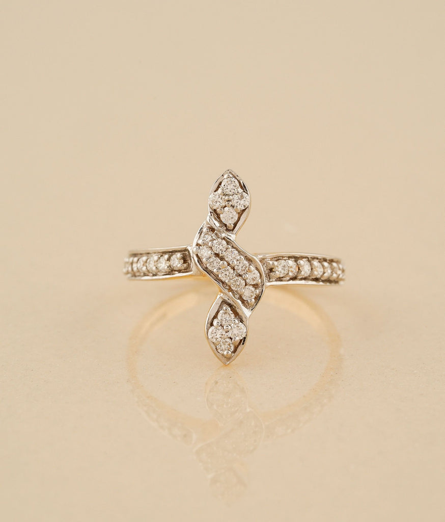 Star 18K Gold & Diamond Ring