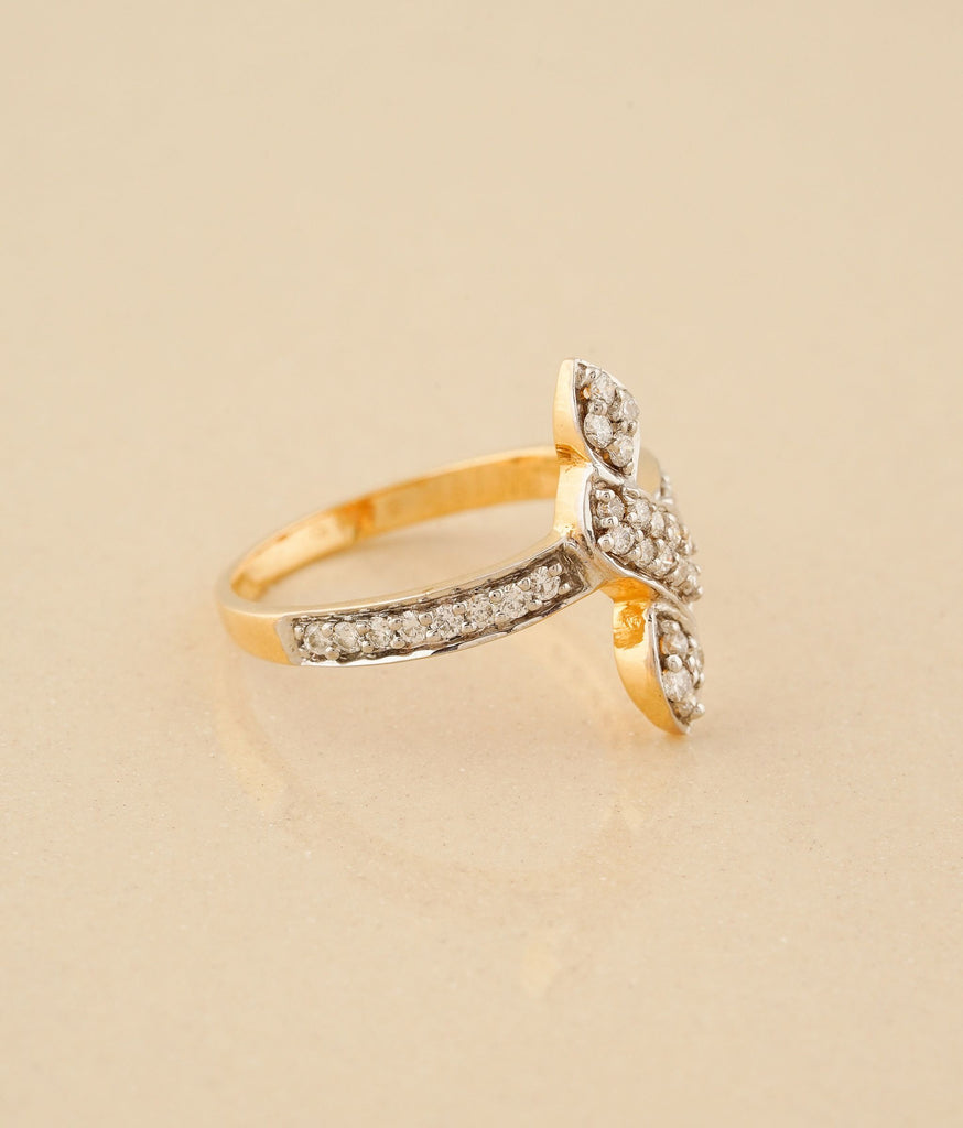 Star 18K Gold & Diamond Ring