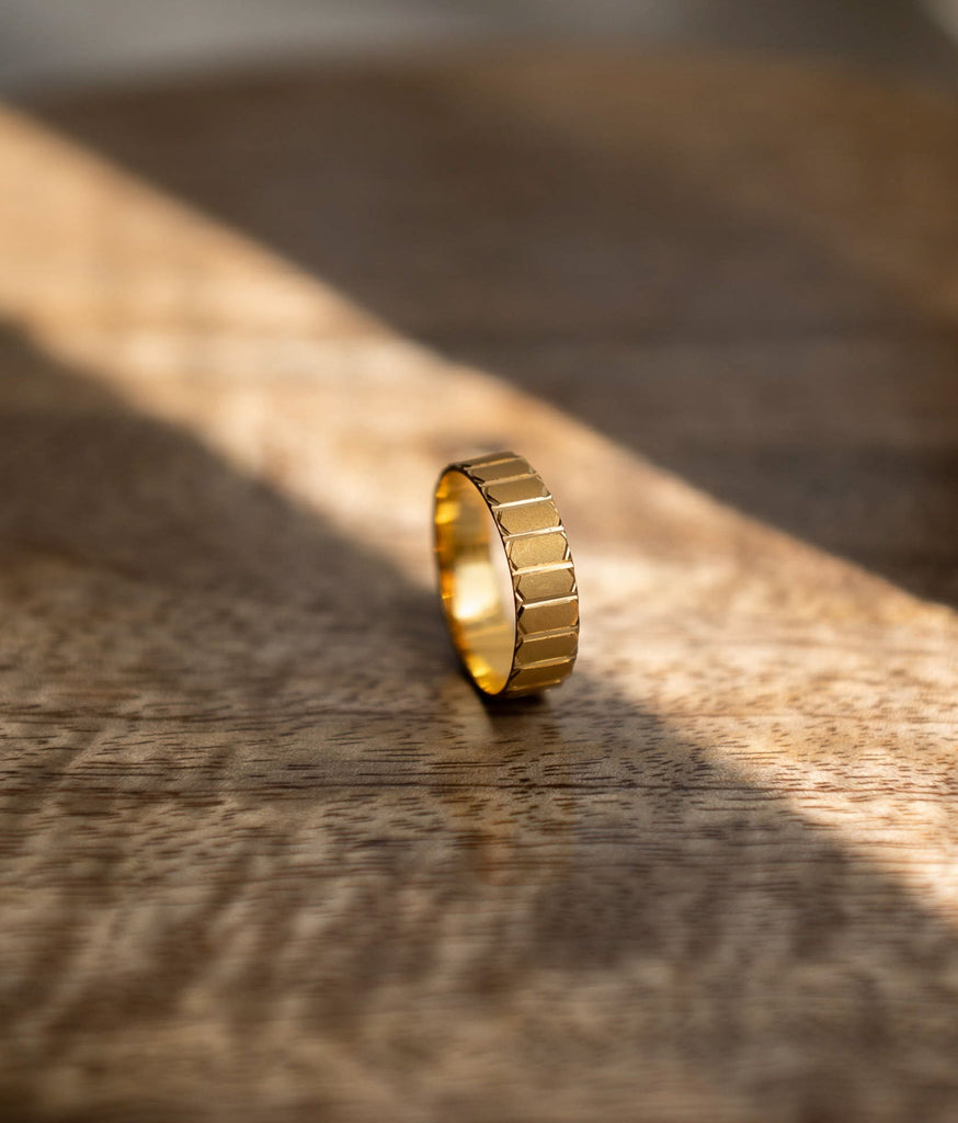 Linear Men's 22k Gold Ring